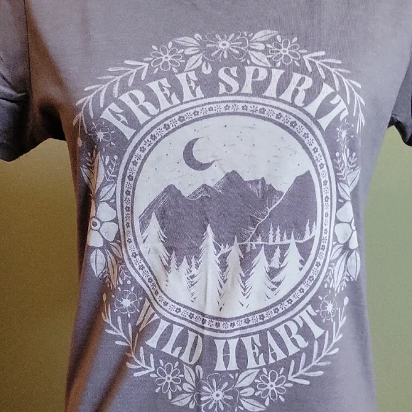 NATURAL LIFE Graphic Tee "Free Spirit Wild Heart" Design Boho Chic - Picture 2 of 9